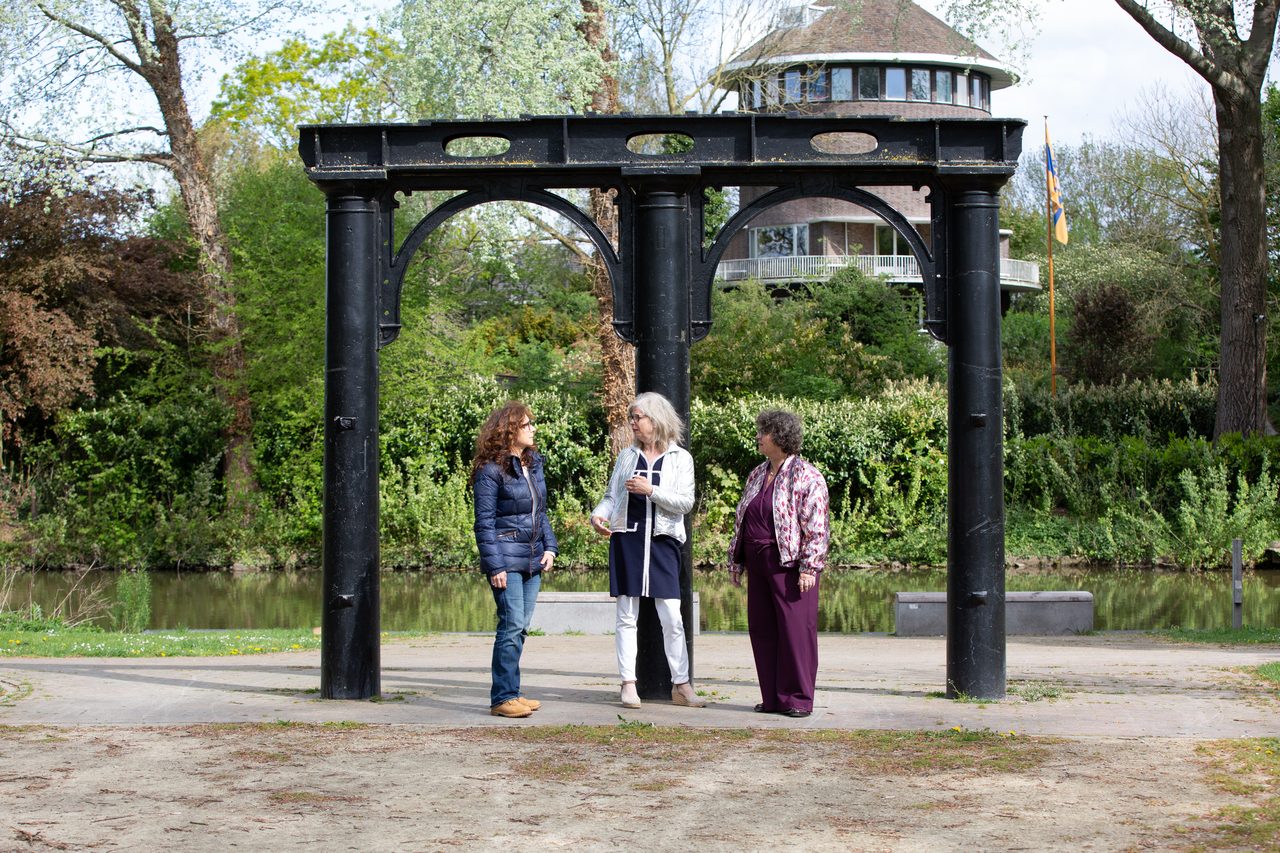 Coachgesprek in het groen van de Betuwe